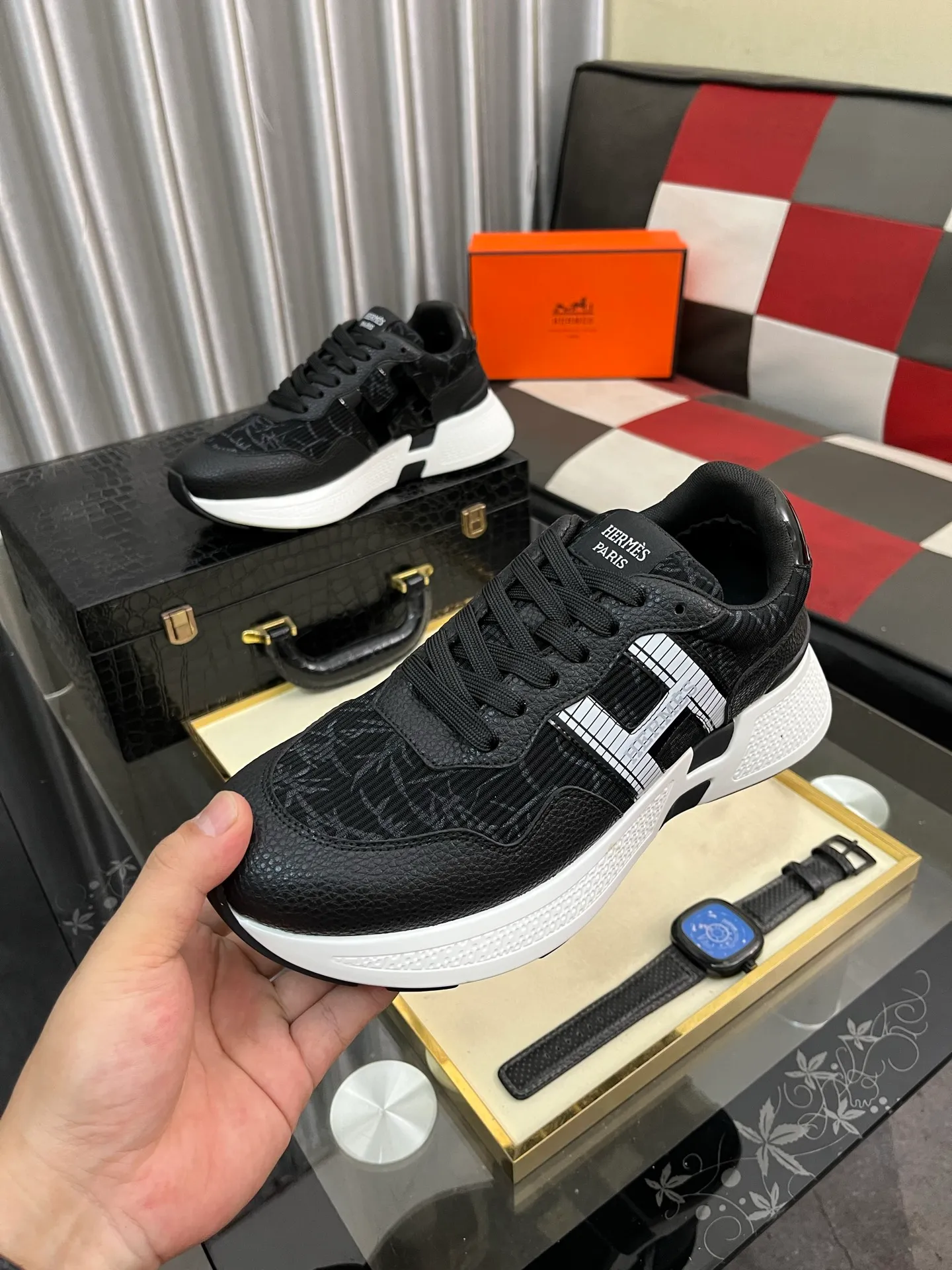 Men's shoes 💰540⌚️⌚️ HERMES/Hermès men's rest sneakers! -High-end quality original casual sports shoes -Upper: high nappa calfskin, forging technology, knitted fabric, shoe brand webbing, injection molded brand logo -Inner: foot pad; water-dyed cowhide -Outsole: ultra-light TPU·rubber; two-color molded outsole -Ultra-high quality control·fine workmanship: highlighted (high-end·luxury·grade) Size: 38-443️⃣Colors available
